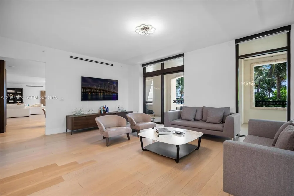 7025 Fisher Island Dr #7025 Miami Beach, FL 33109