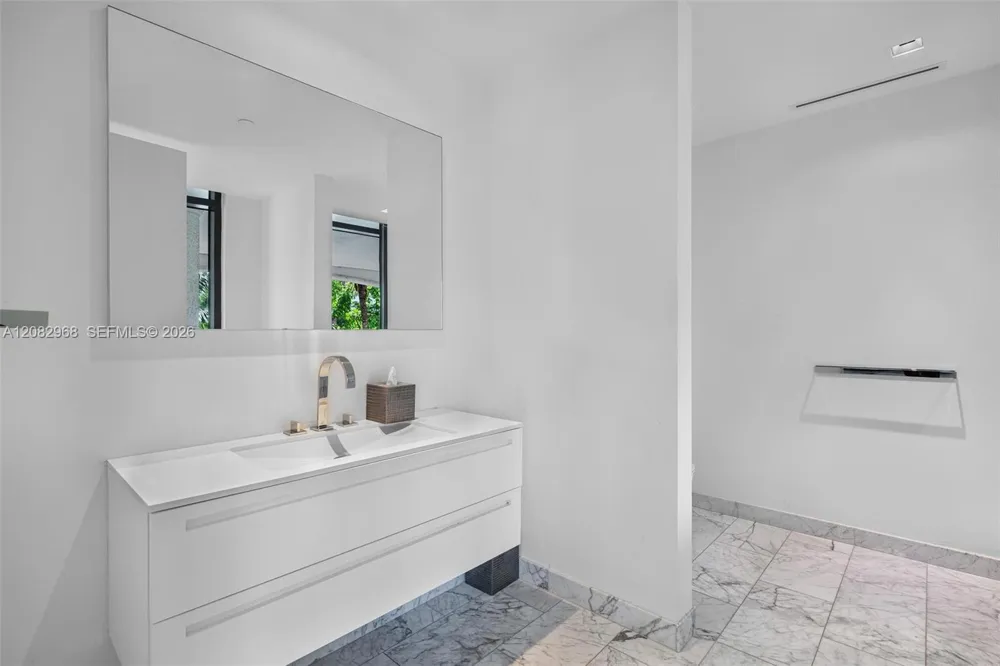 7025 Fisher Island Dr #7025 Miami Beach, FL 33109