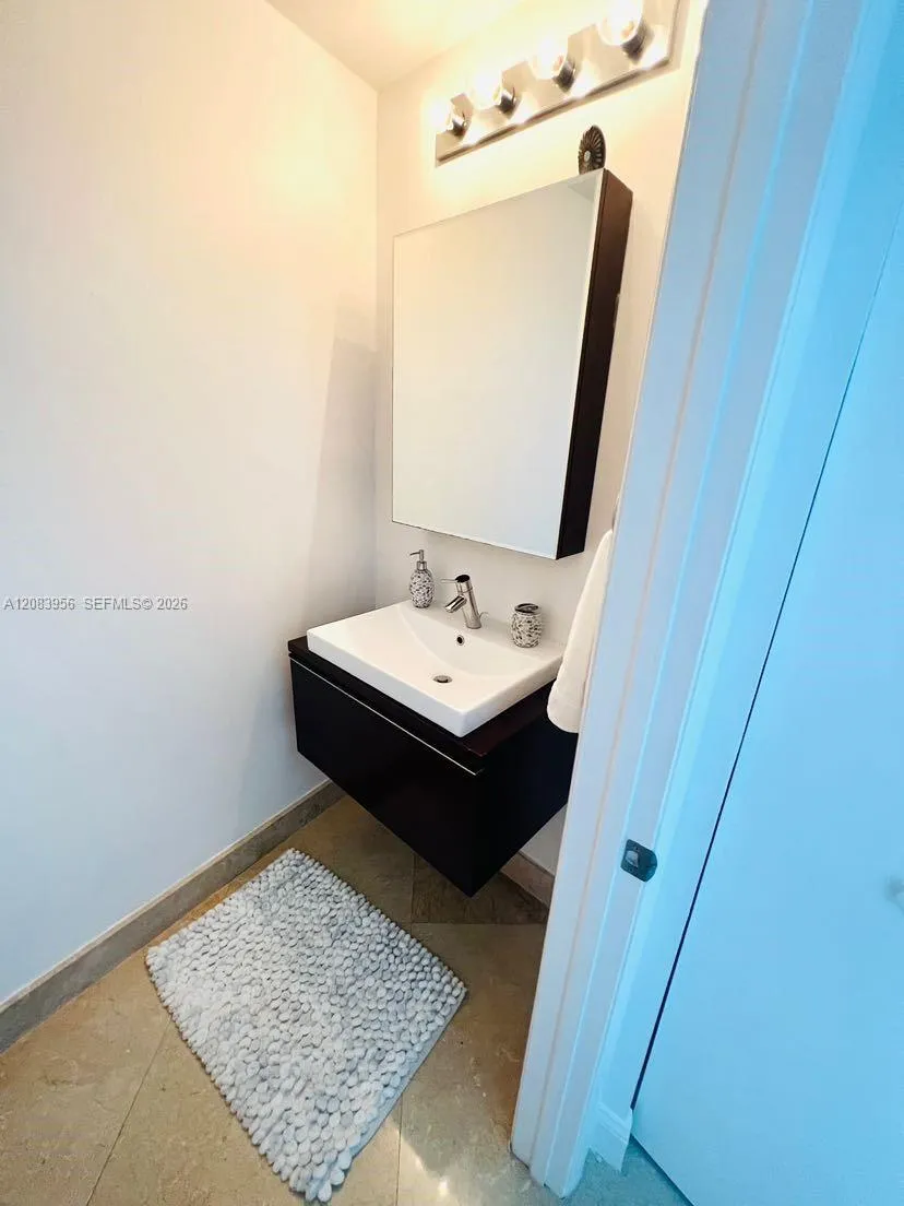 6515 Collins Ave #1707 Miami Beach, FL 33141