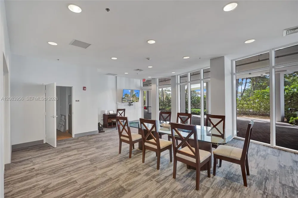 6515 Collins Ave #1707 Miami Beach, FL 33141