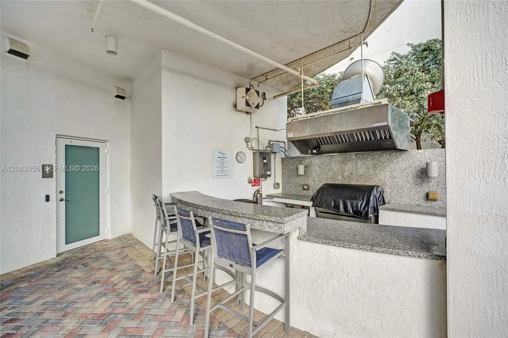 6515 Collins Ave #1707 Miami Beach, FL 33141