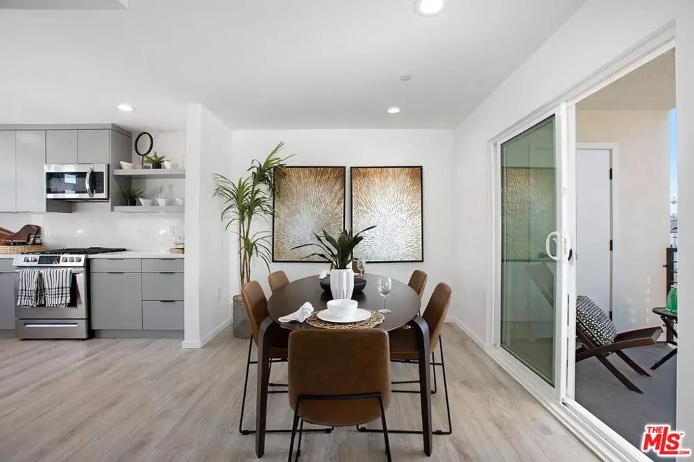 945 Oxford Avenue #10 Los Angeles, CA 90029