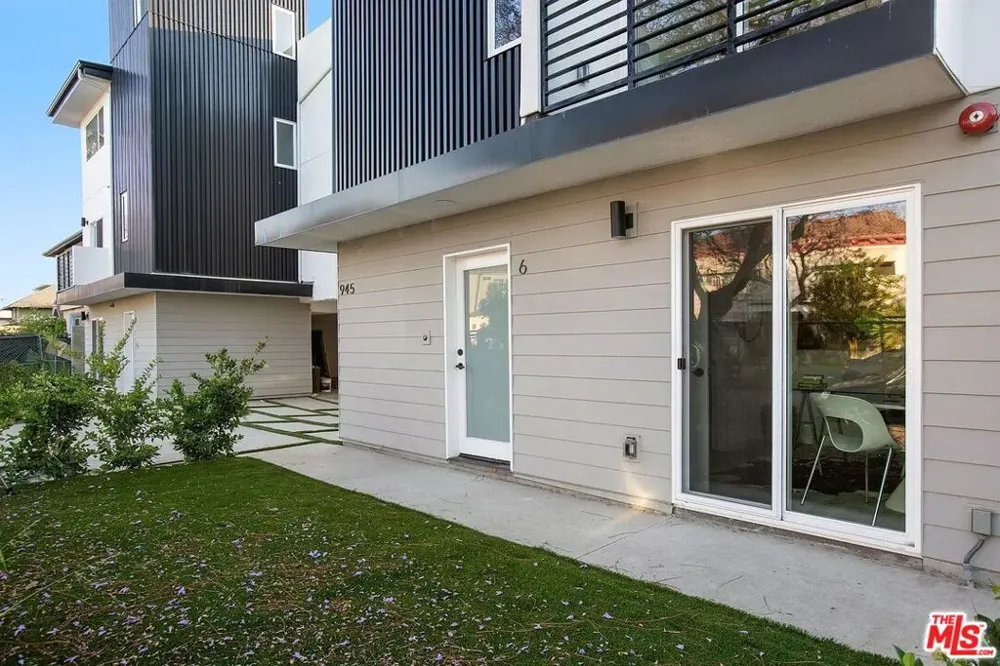 945 Oxford Avenue #10 Los Angeles, CA 90029