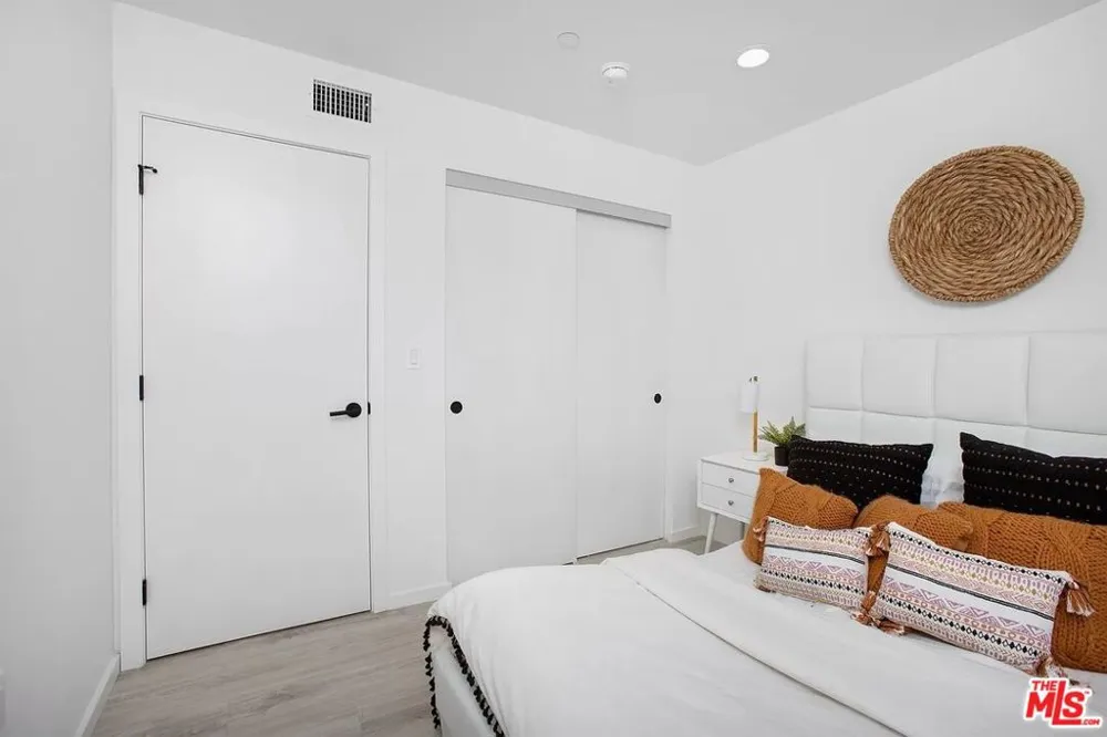 945 Oxford Avenue #8 Los Angeles, CA 90029