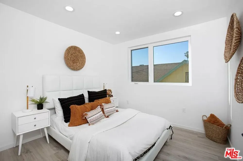 945 Oxford Avenue #8 Los Angeles, CA 90029