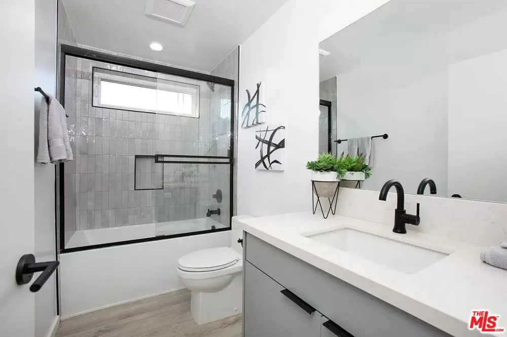 945 Oxford Avenue #8 Los Angeles, CA 90029