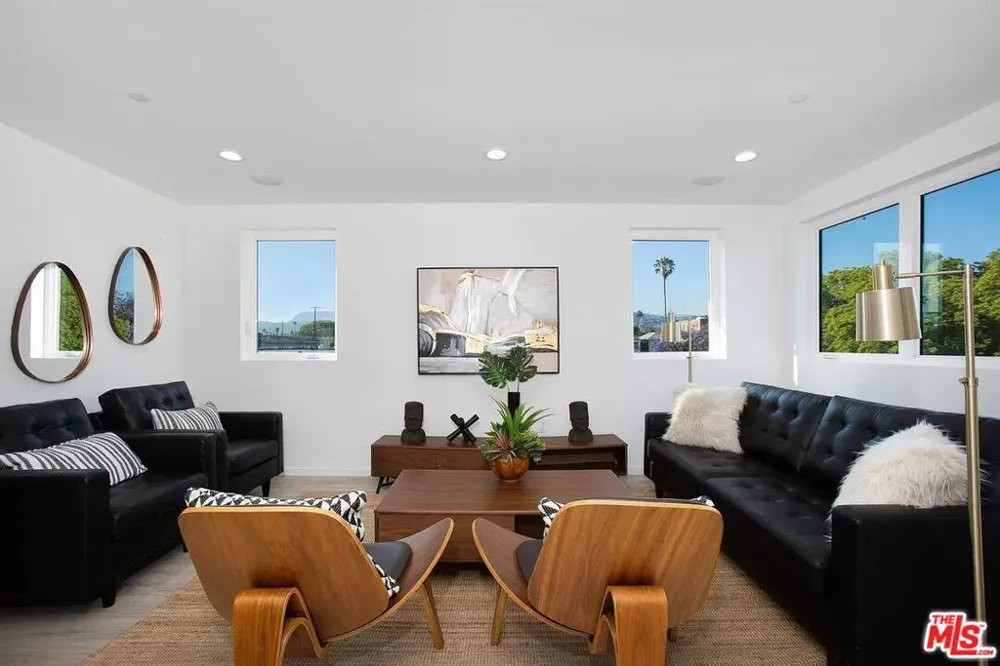 945 Oxford Avenue #8 Los Angeles, CA 90029