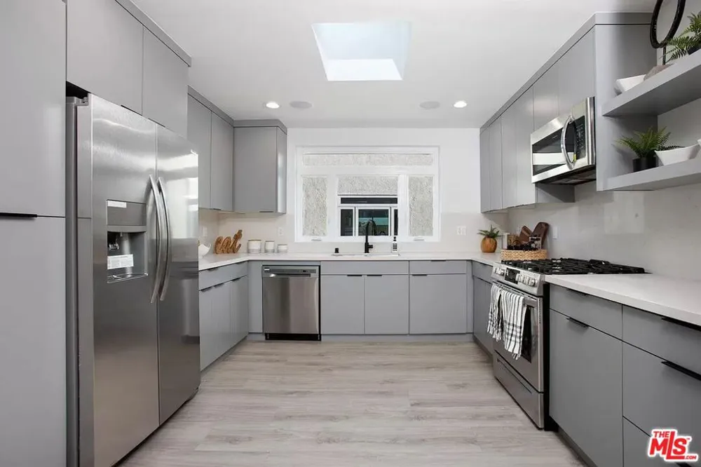 945 Oxford Avenue #8 Los Angeles, CA 90029