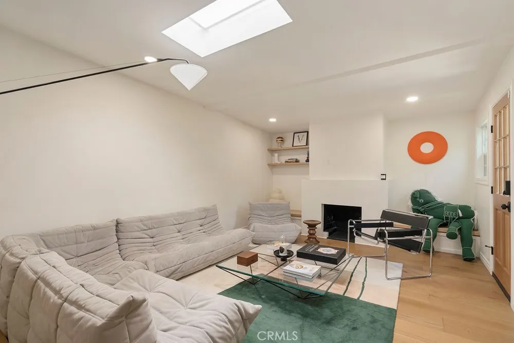 3950 Welland Avenue Los Angeles, CA 90008
