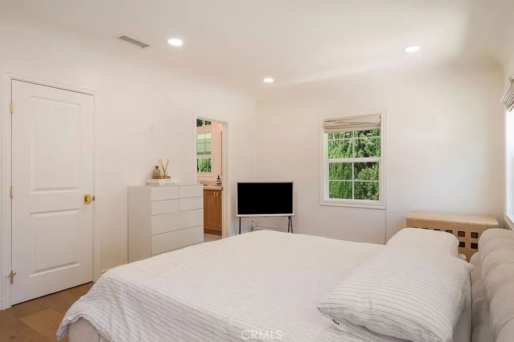 3950 Welland Avenue Los Angeles, CA 90008