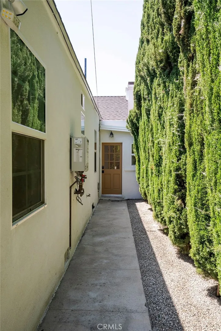3950 Welland Avenue Los Angeles, CA 90008