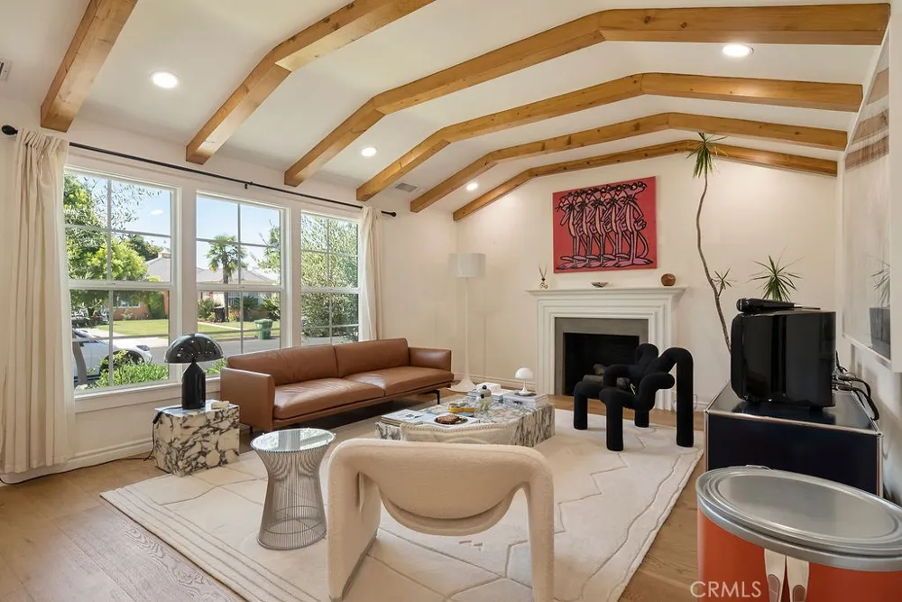 3950 Welland Avenue Los Angeles, CA 90008