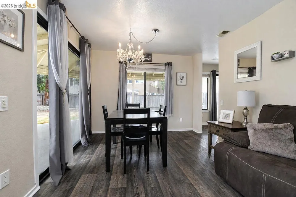 34 Nightingale Ct Oakley, CA 94561