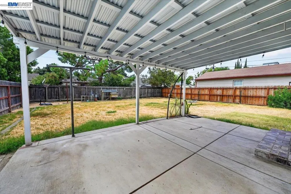 476 E Barrymore St Stockton, CA 95204