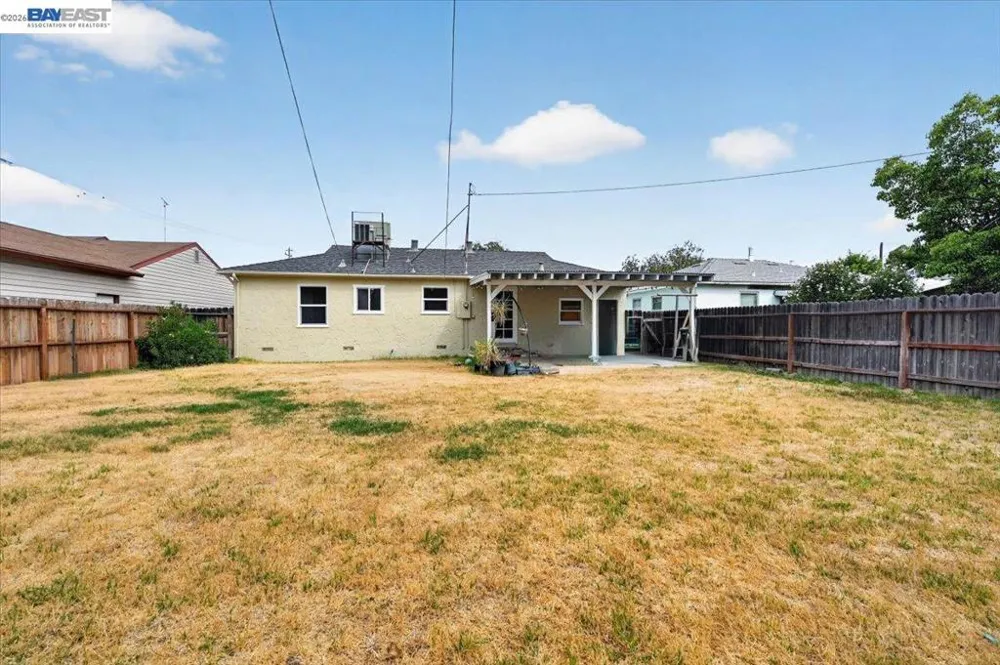 476 E Barrymore St Stockton, CA 95204