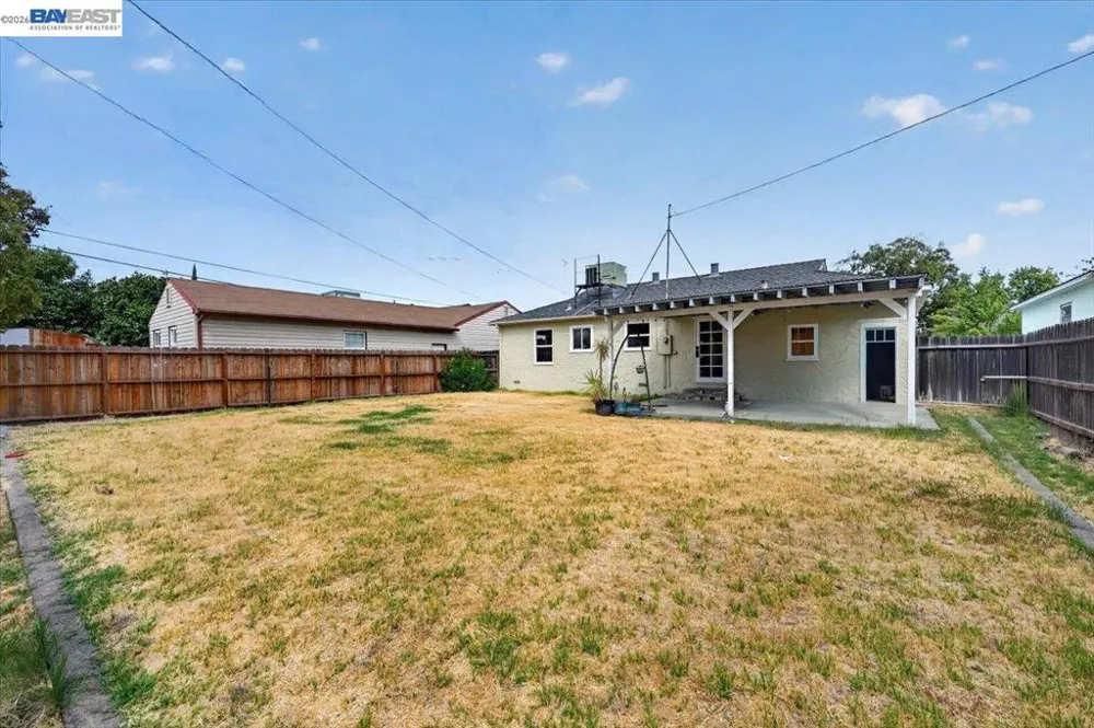 476 E Barrymore St Stockton, CA 95204