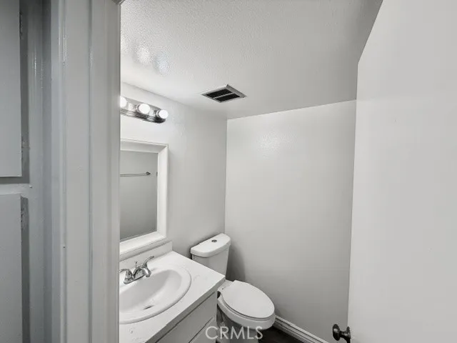 1021 W Lamark Ln Anaheim, CA 92802