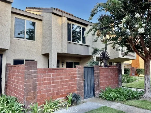 1021 W Lamark Ln Anaheim, CA 92802