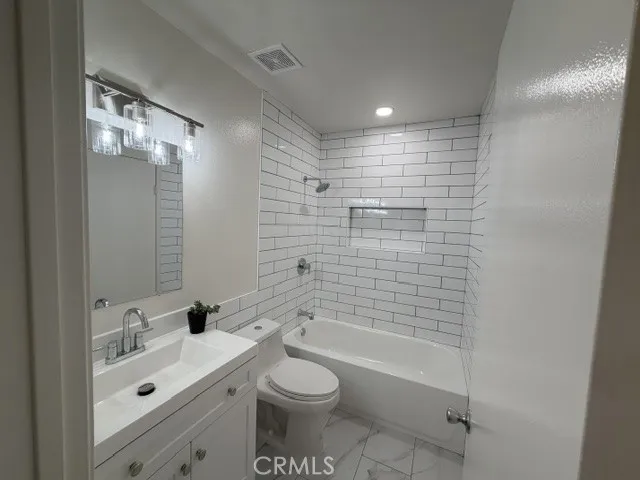 1021 W Lamark Ln Anaheim, CA 92802