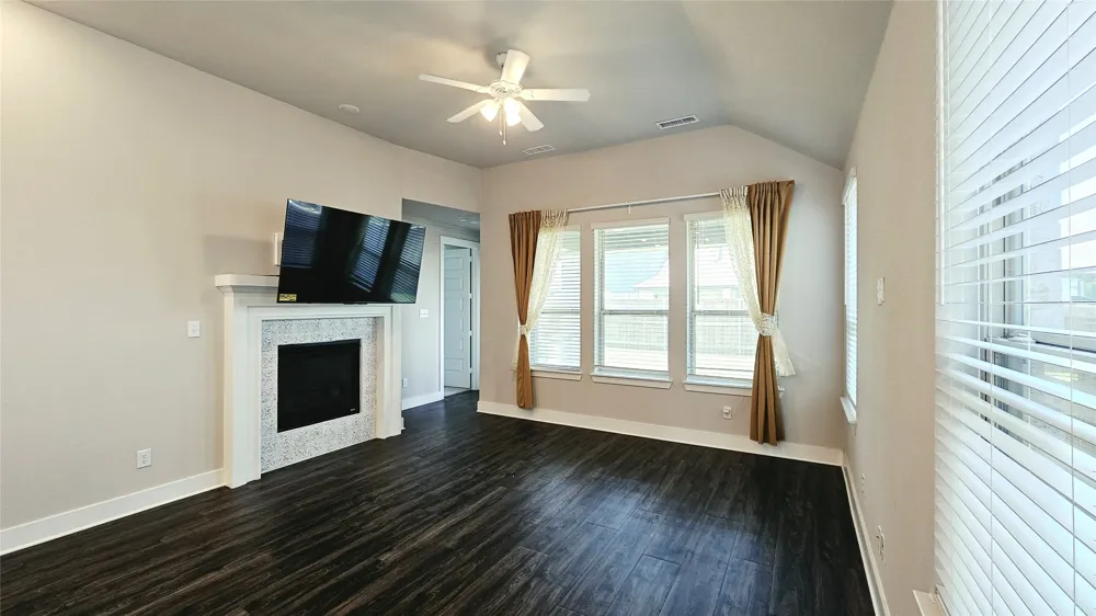 1904 Dappled Grey Avenue Aubrey, TX 76227