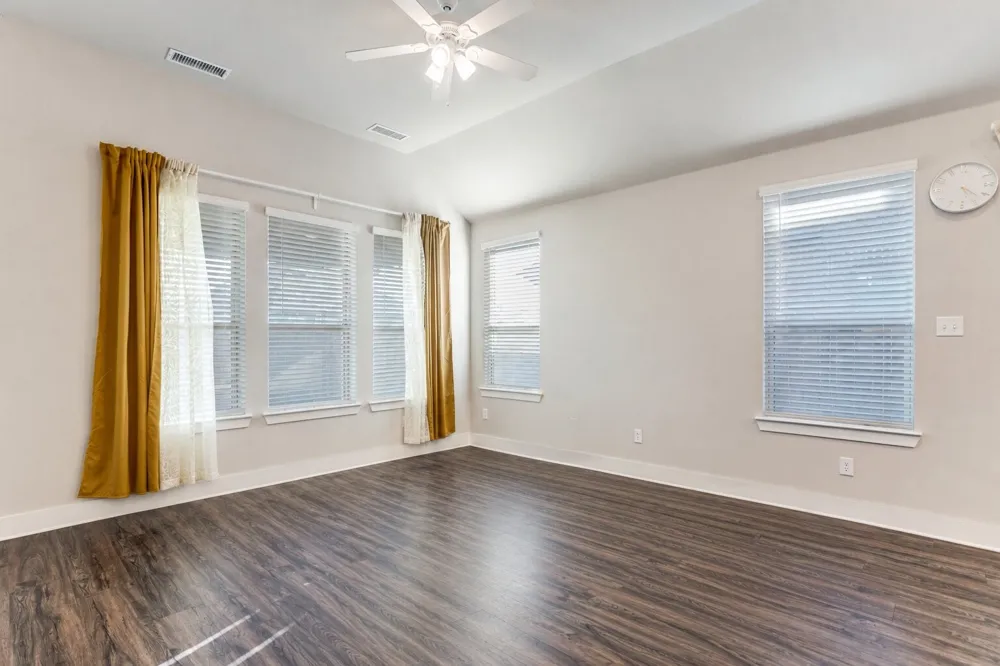 1904 Dappled Grey Avenue Aubrey, TX 76227