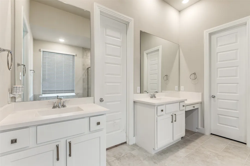 1904 Dappled Grey Avenue Aubrey, TX 76227