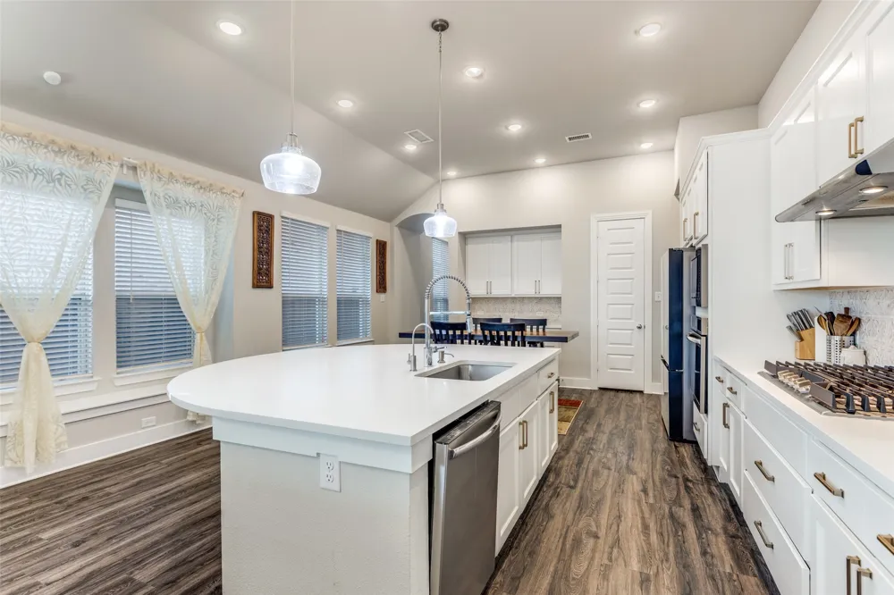 1904 Dappled Grey Avenue Aubrey, TX 76227