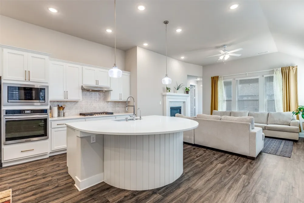 1904 Dappled Grey Avenue Aubrey, TX 76227