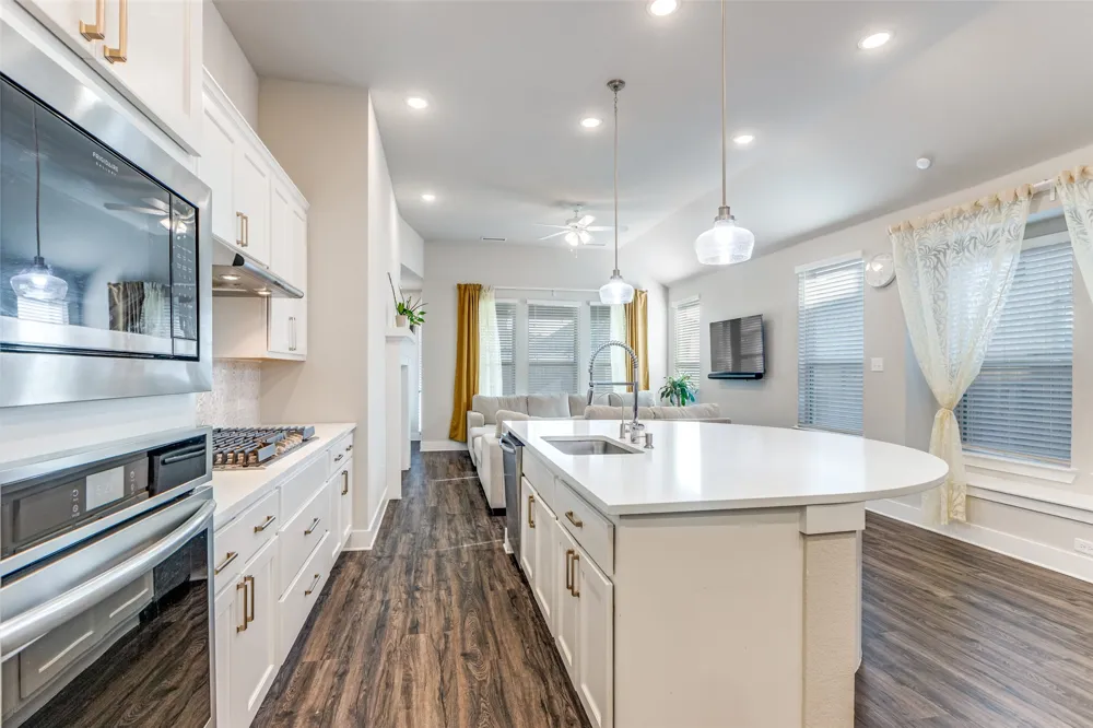 1904 Dappled Grey Avenue Aubrey, TX 76227