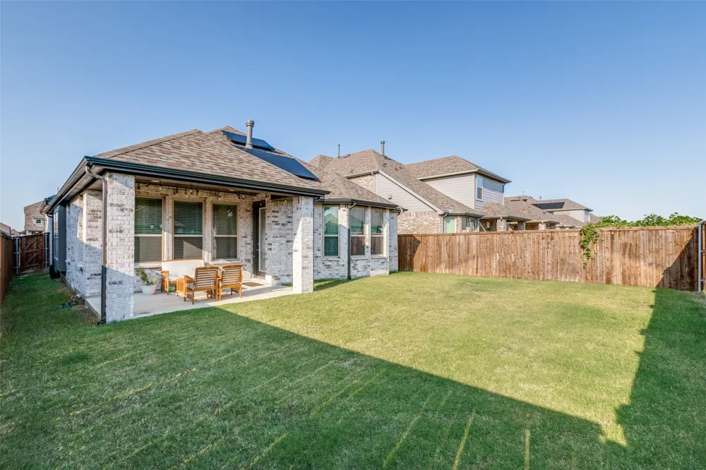 1904 Dappled Grey Avenue Aubrey, TX 76227
