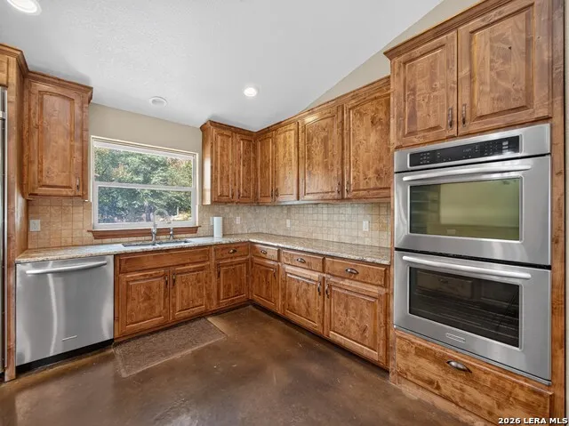 911 STONEY RIDGE RD Bulverde, TX 78163