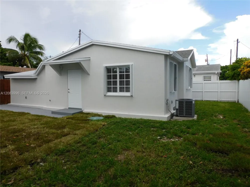 2754 NW 26th St #C Miami, FL 33142