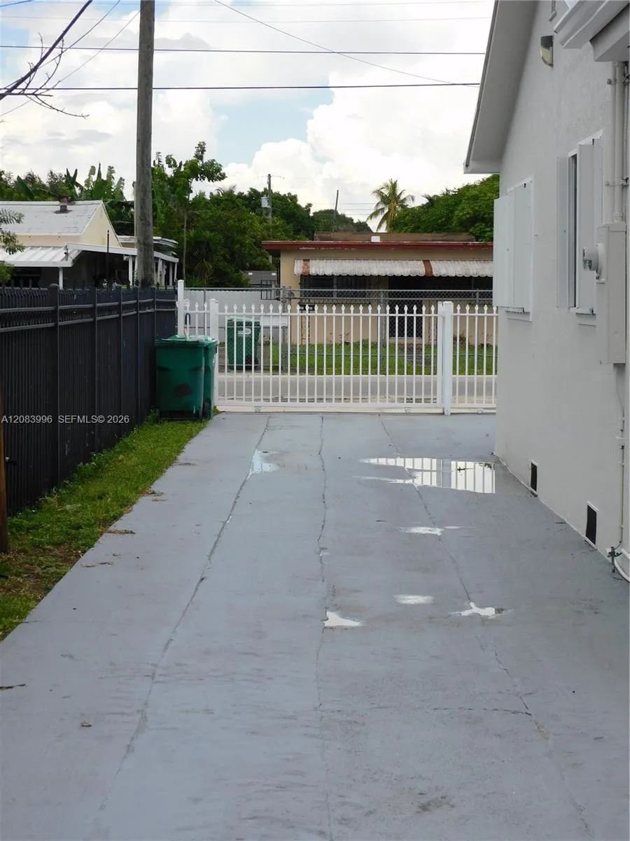 2754 NW 26th St #C Miami, FL 33142