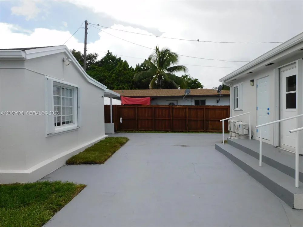 2754 NW 26th St #C Miami, FL 33142