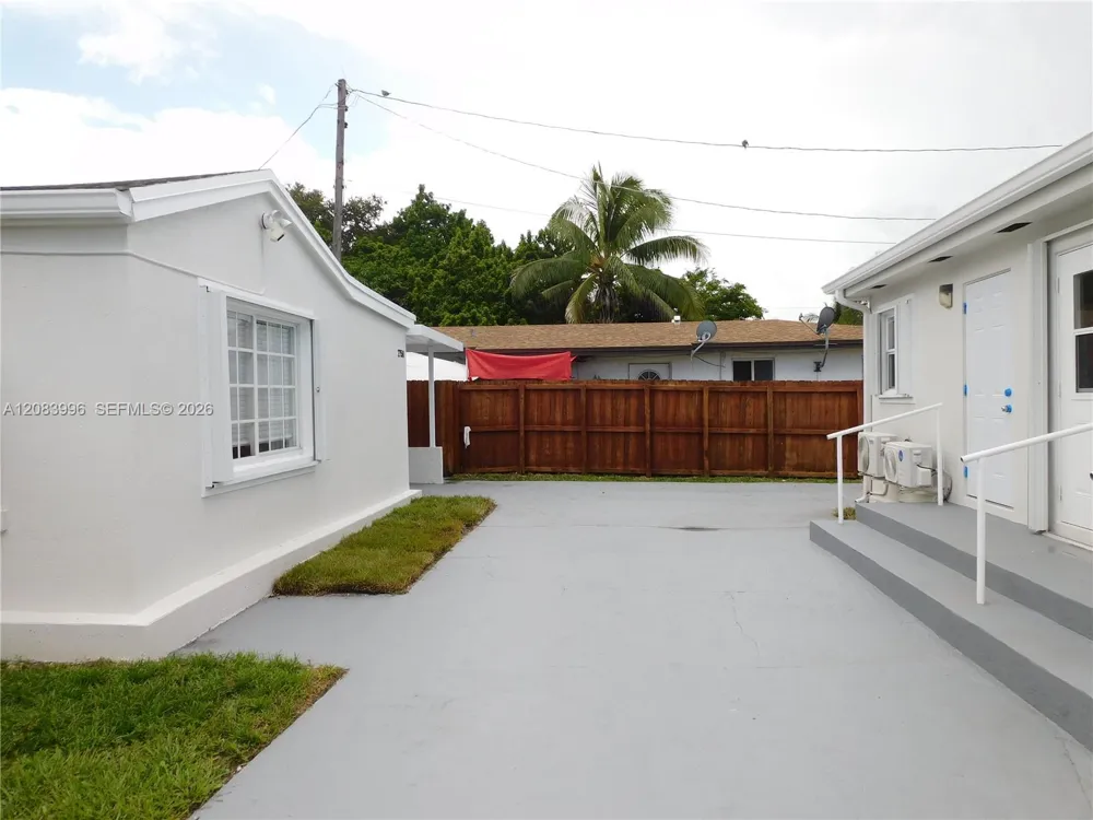 2754 NW 26th St #C Miami, FL 33142
