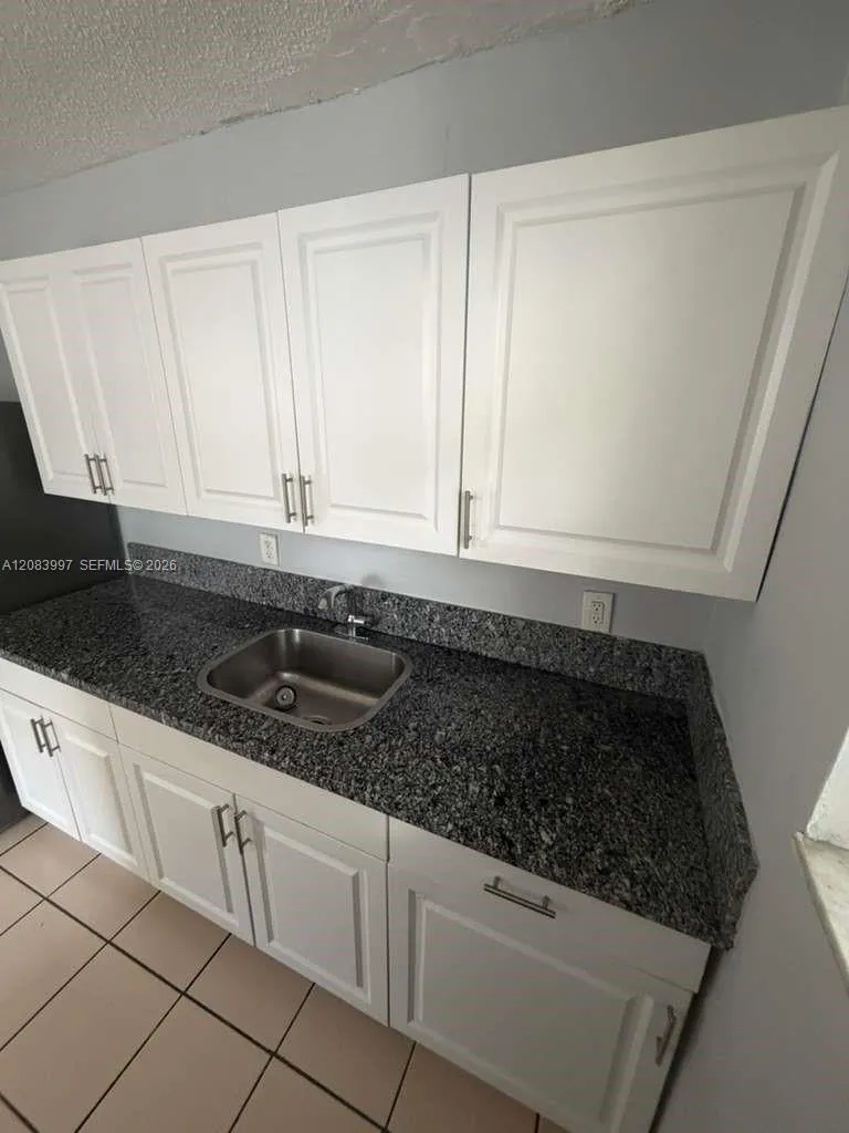 1330 NE 127th St #5 North Miami, FL 33161