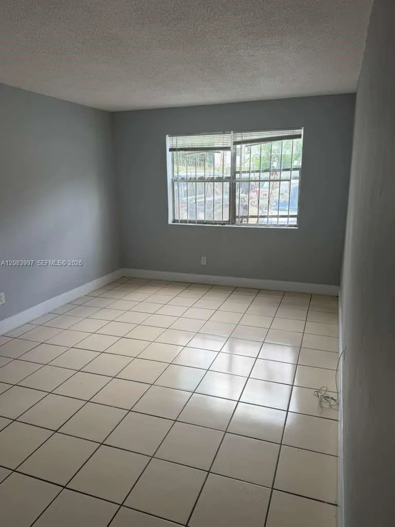 1330 NE 127th St #5 North Miami, FL 33161