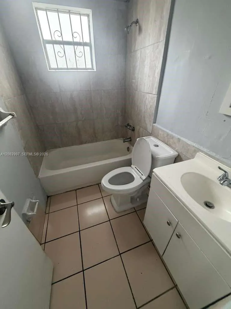 1330 NE 127th St #5 North Miami, FL 33161