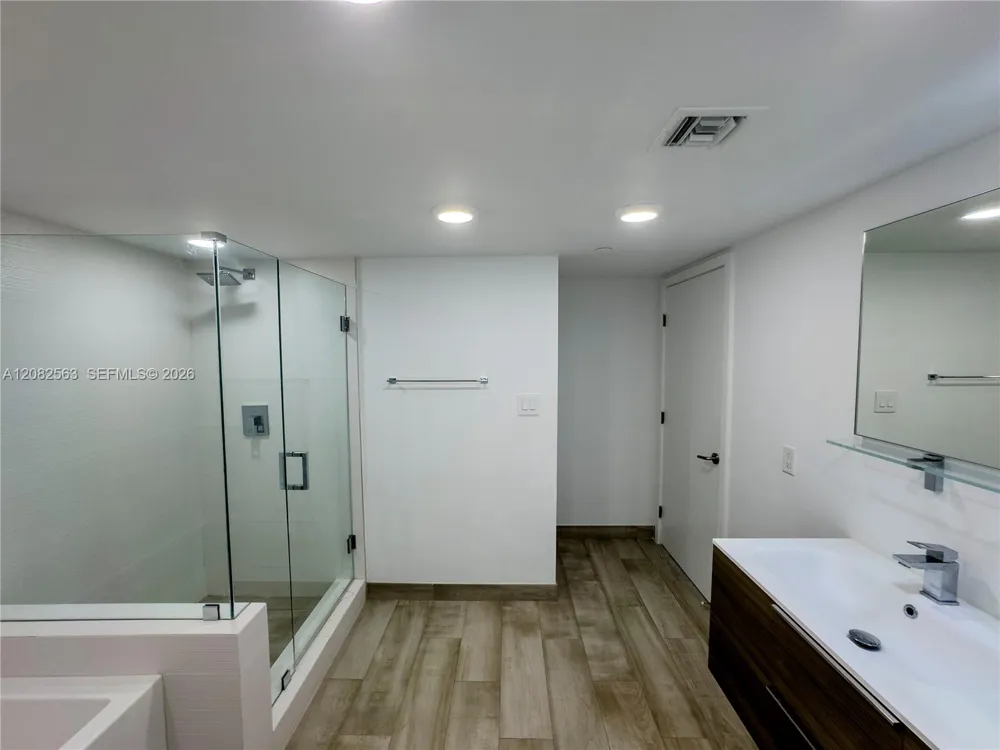 9261 E Bay Harbor Dr #405 Bay Harbor Islands, FL 33154