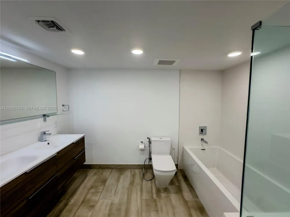 9261 E Bay Harbor Dr #405 Bay Harbor Islands, FL 33154