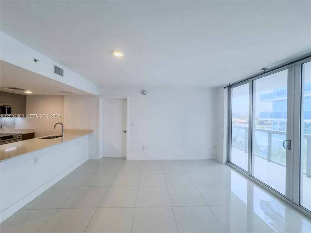 9261 E Bay Harbor Dr #405 Bay Harbor Islands, FL 33154