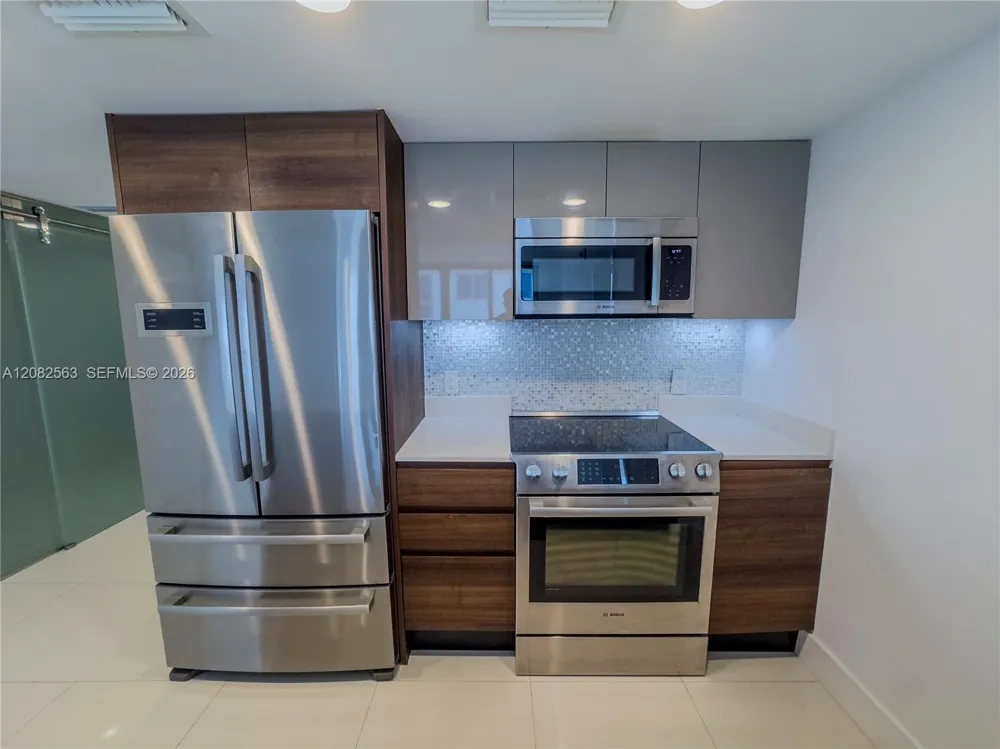9261 E Bay Harbor Dr #405 Bay Harbor Islands, FL 33154