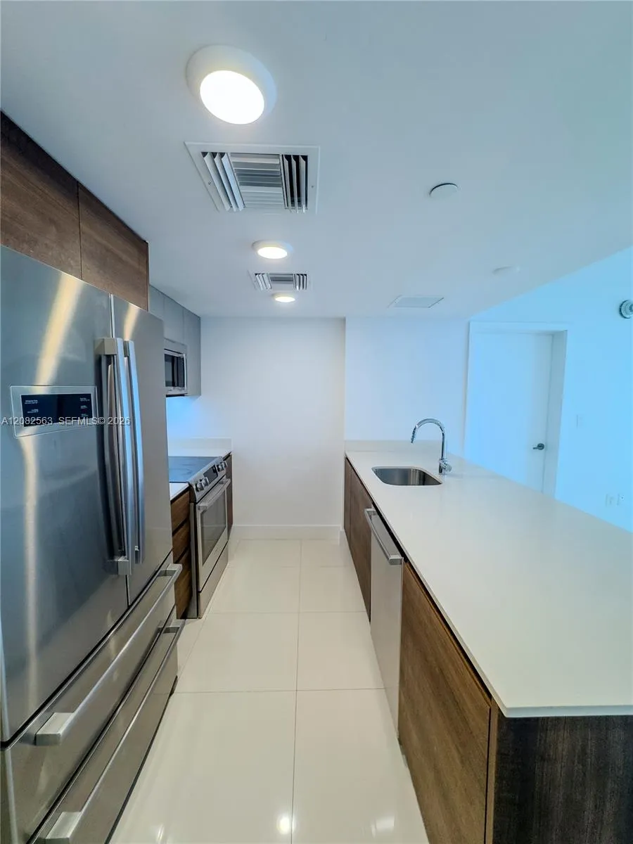 9261 E Bay Harbor Dr #405 Bay Harbor Islands, FL 33154