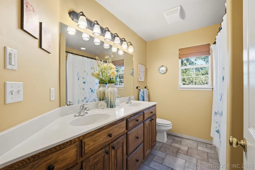 4975 Woodland Drive Skiatook, OK 74070