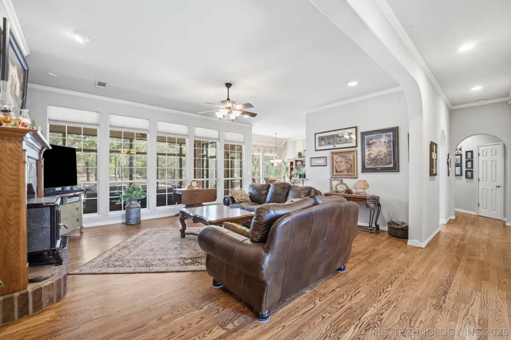 4975 Woodland Drive Skiatook, OK 74070