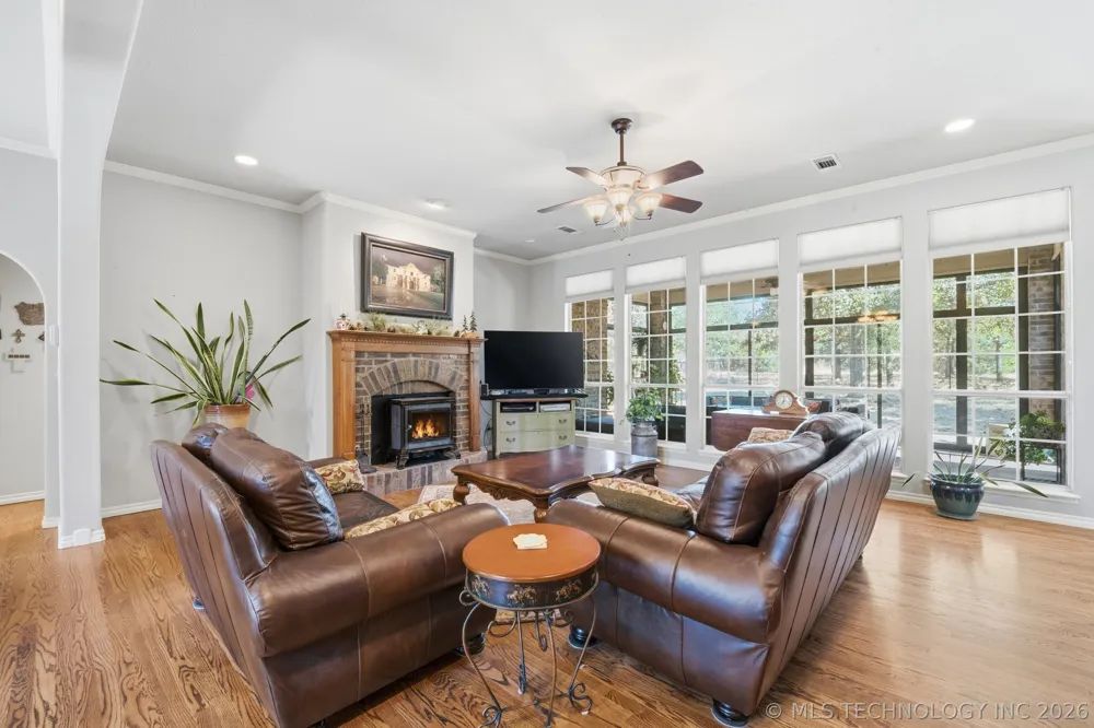 4975 Woodland Drive Skiatook, OK 74070