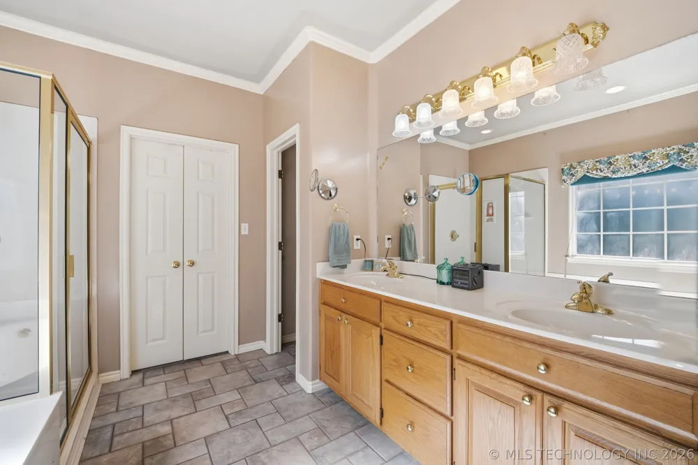 4975 Woodland Drive Skiatook, OK 74070