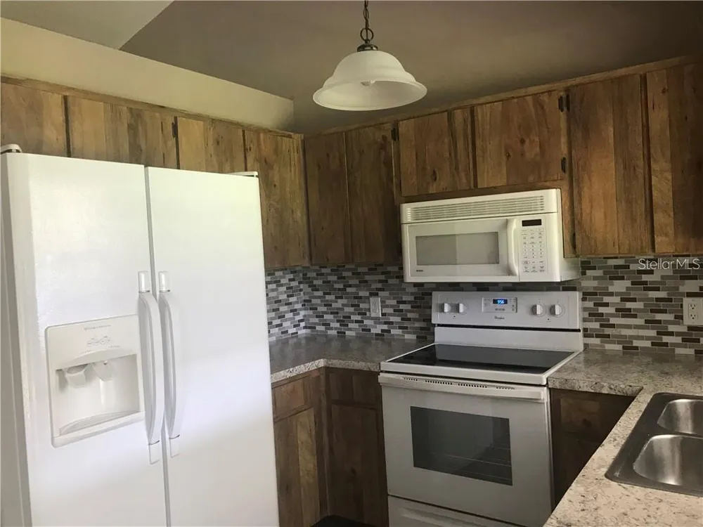 1001 JOHNSON LOOP Plant City, FL 33563
