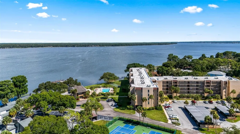90 HIGHLAND AVENUE S #402 Tarpon Springs, FL 34689