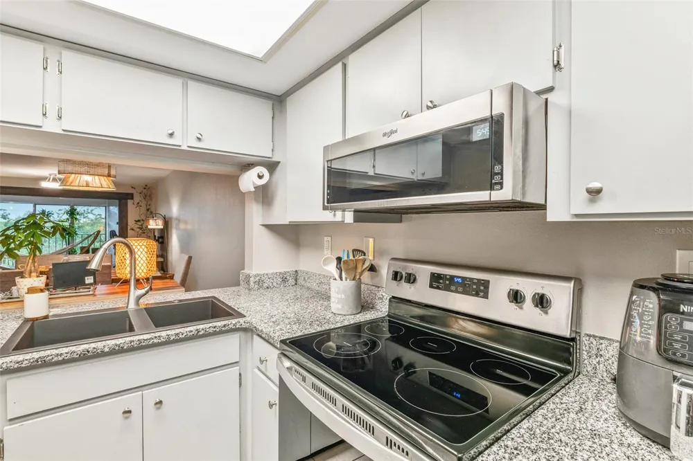 90 HIGHLAND AVENUE S #402 Tarpon Springs, FL 34689